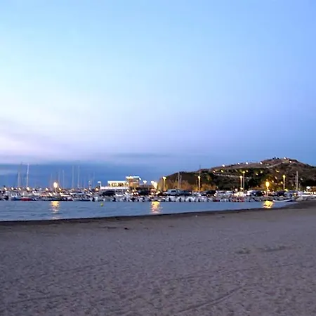 ホステル Costa Brava *