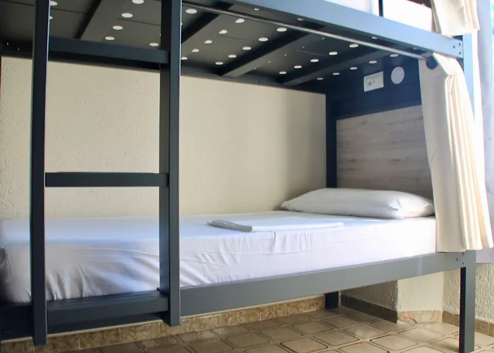 Alberg Costa Brava بيت شباب *