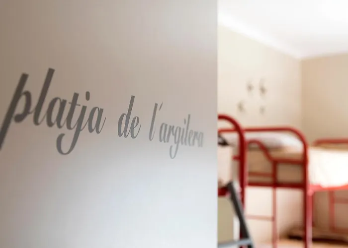 Alberg Costa Brava بيت شباب *