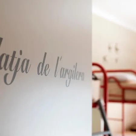 Alberg Costa Brava بيت شباب *