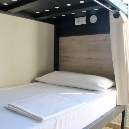 Alberg Costa Brava بيت شباب *